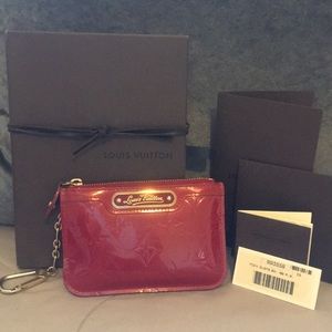 LOUIS VUITTON POCH. CLEFS MONOGRAM VERNIS